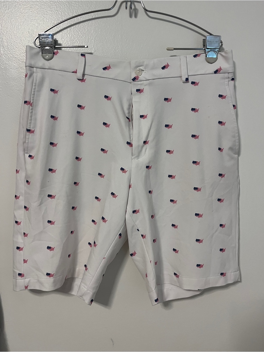 Walter Hagen White Shorts with Small Flag Print